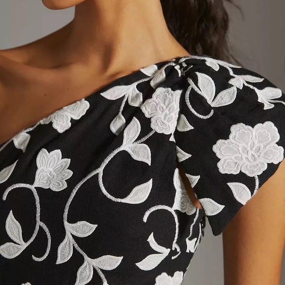 SOLD - EUC Anthropologie Black White Floral Dress - Size 6 - Picture 3 of 10